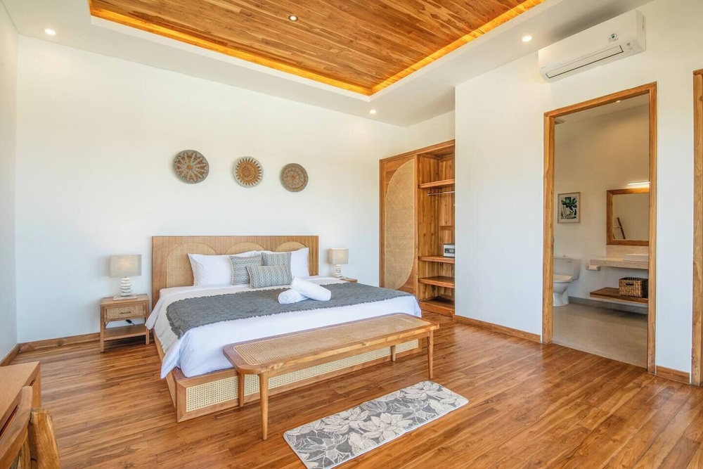 Luxurious 6 BR With Sea View, 5 Mins to Savaya