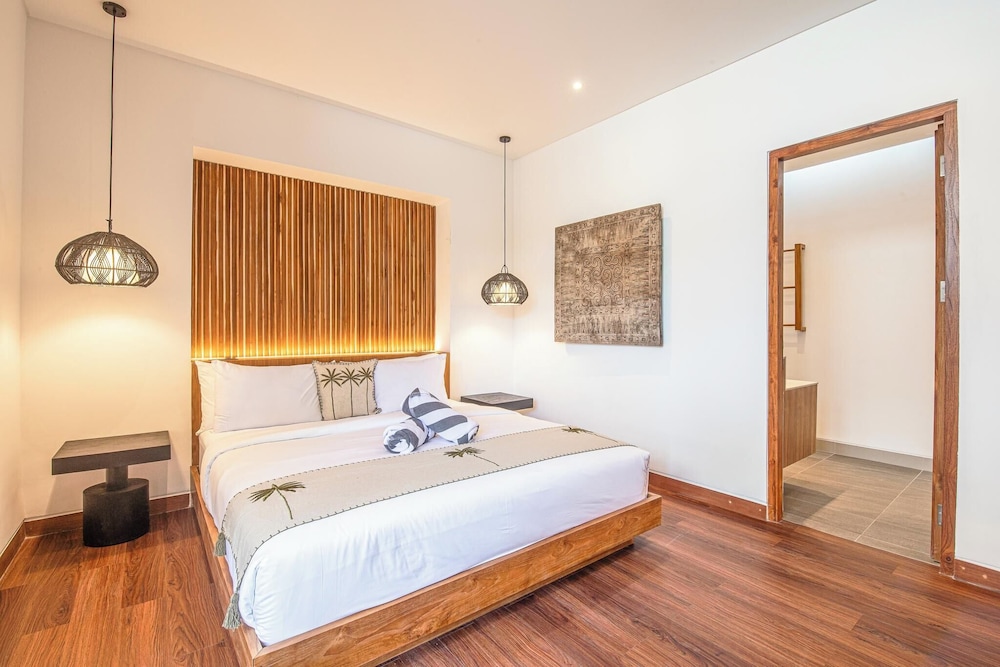 Elegant 6BR Canggu Retreat Just 400m to the Ocean