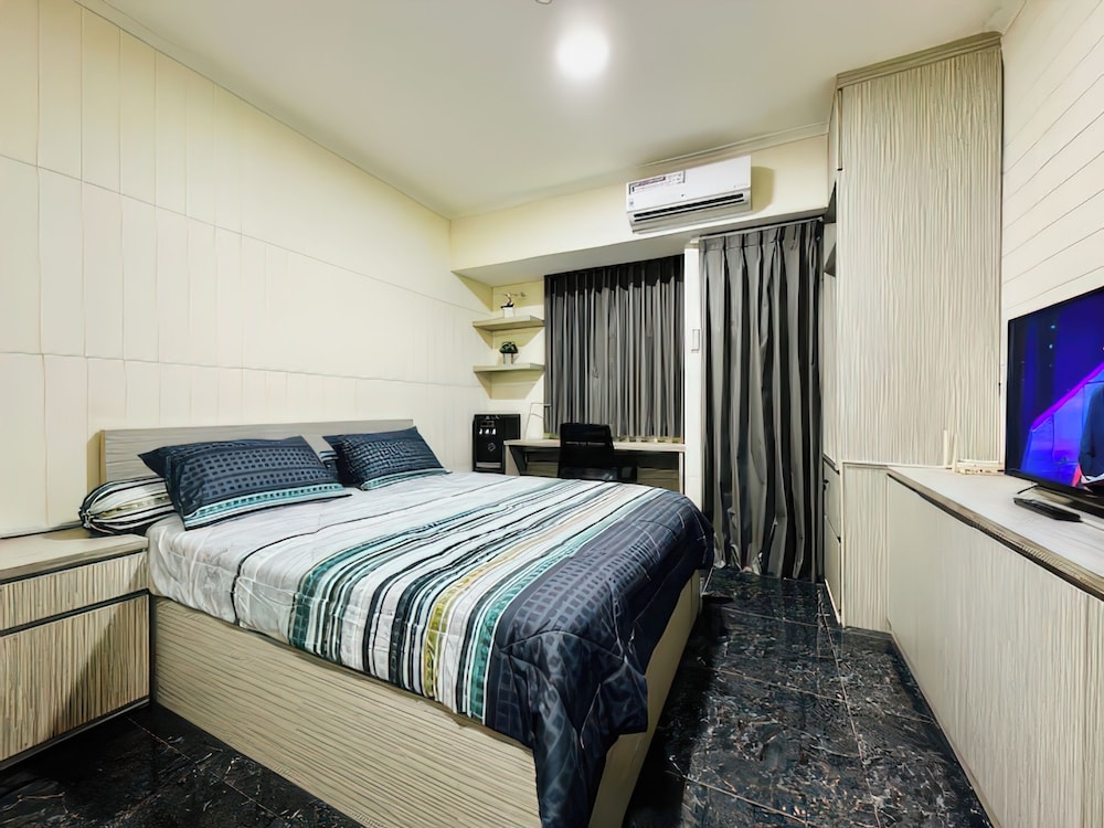 Maple Park Apartment near JI Expo