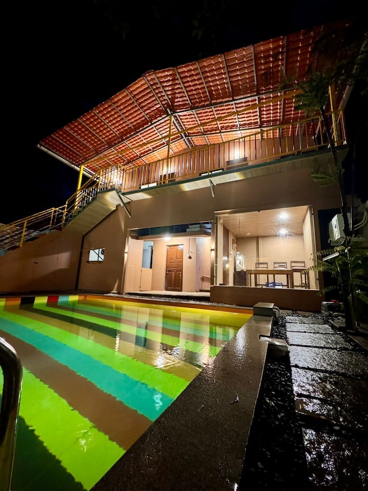 Lost Paradise A Social Hostel