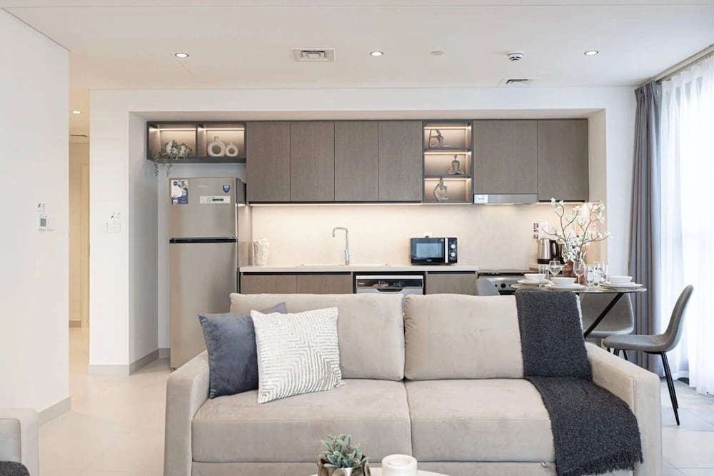 Burj Crown Lux Apartment by Dubai Mall