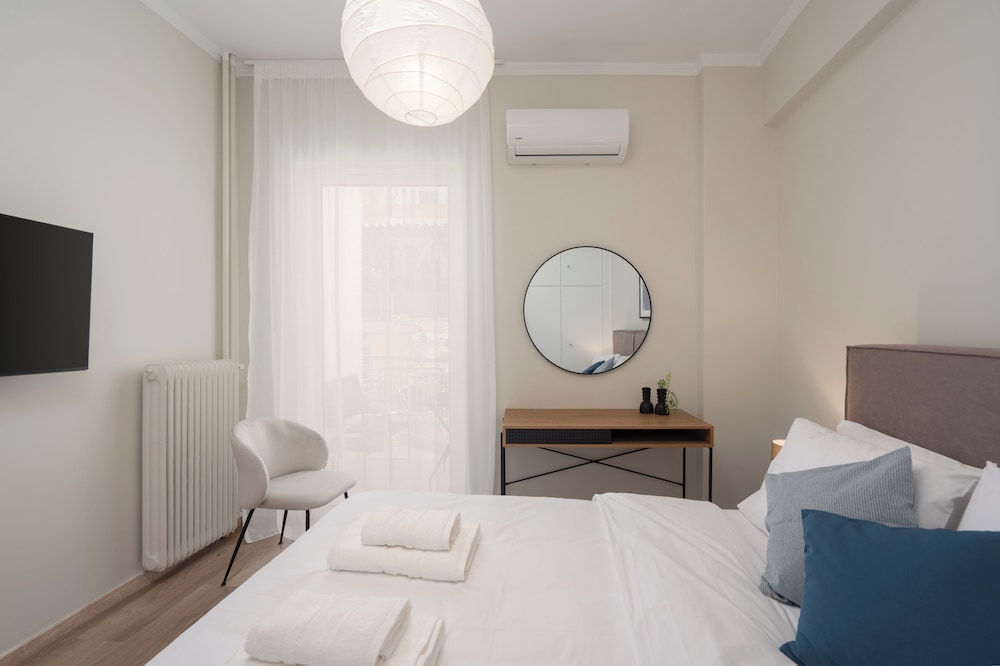 Classic Apartment in Piraeus, walk to Zeas Marina