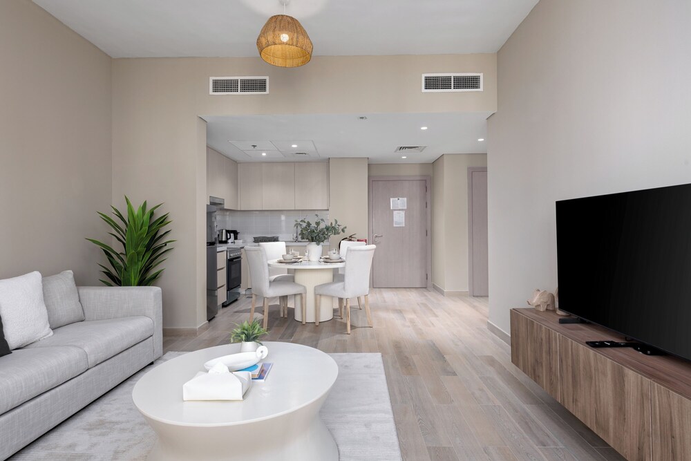 Maison Privee - Modern Hideaway w/ Canal Views on Yas Island
