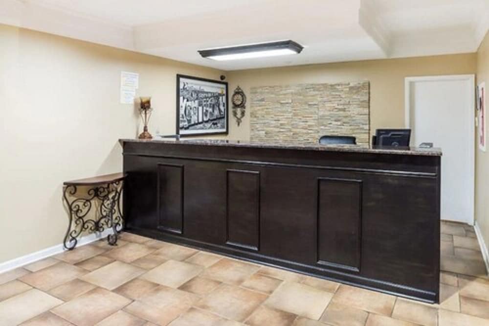 Hotel 7 Inn - Image 1