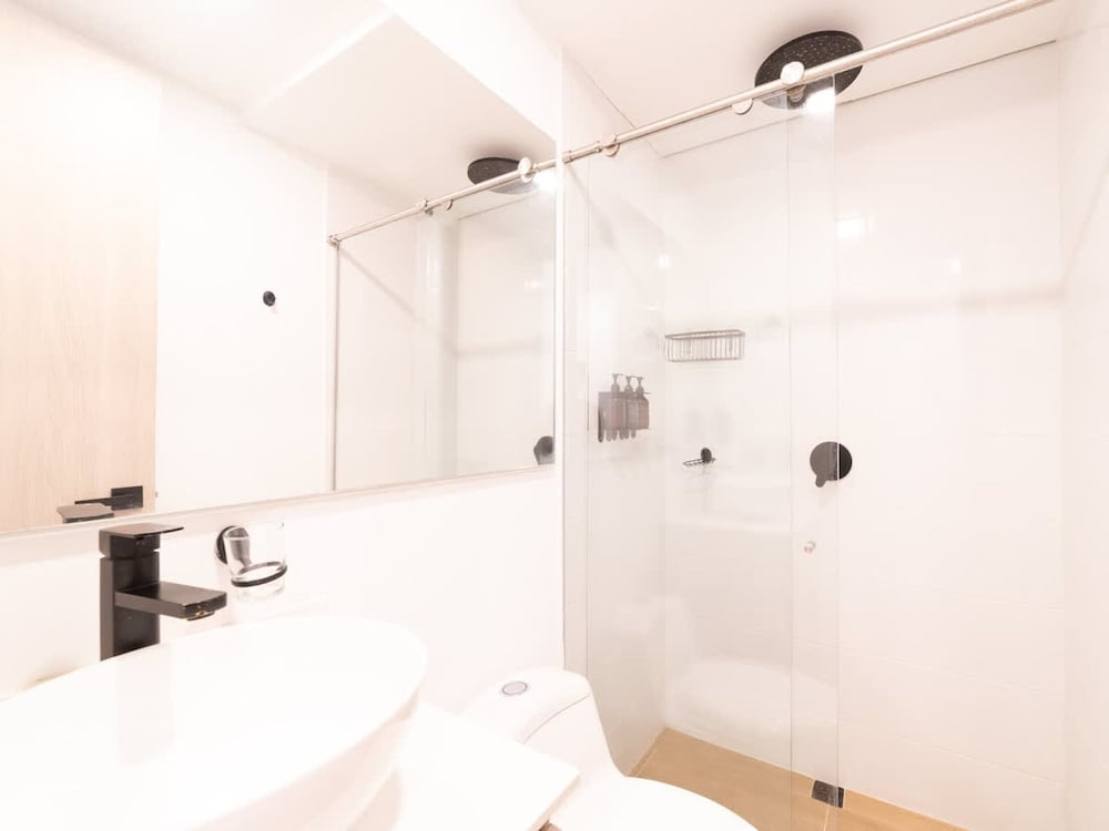 Panoramic 3 BR w Balcony in Laureles Medell n