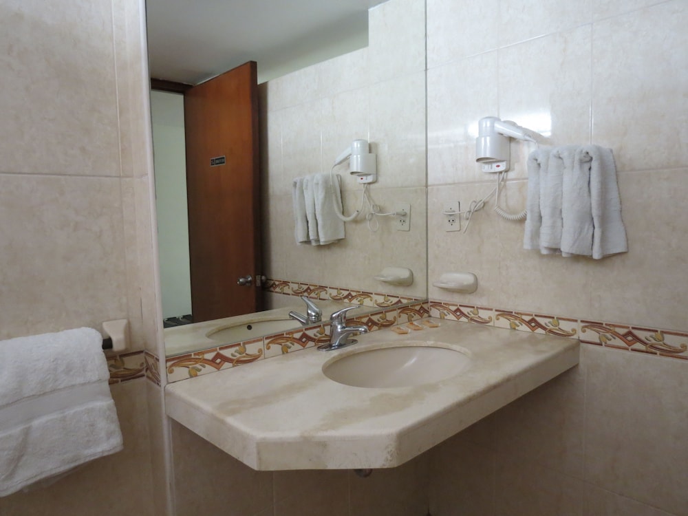 Miraflores Inn