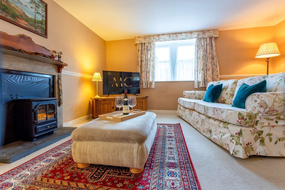 New Cross Keys House - Cosy 4-bed Cottage in Kirk Yetholm