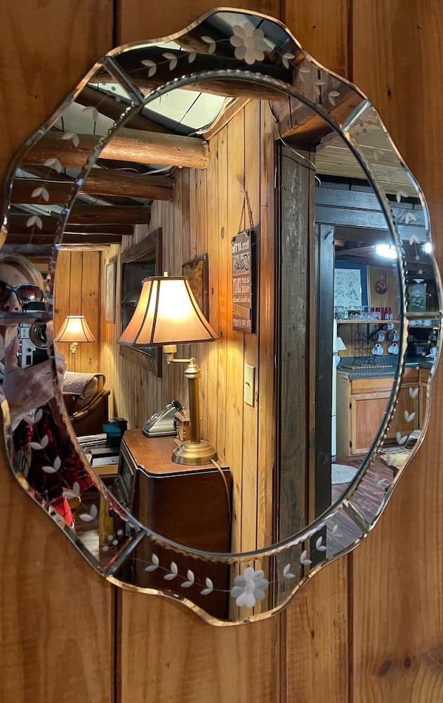 Bear Creek Lodge and Cabins in Helen Ga - Pet Friendly, River on Property, Walking Distance to downtown Helen