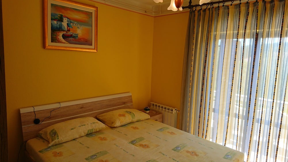 Beautiful Apartment With Balcony on Island Rab view 3