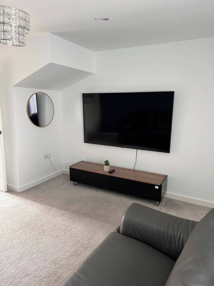 Coventry Chic City House - 3 Beds