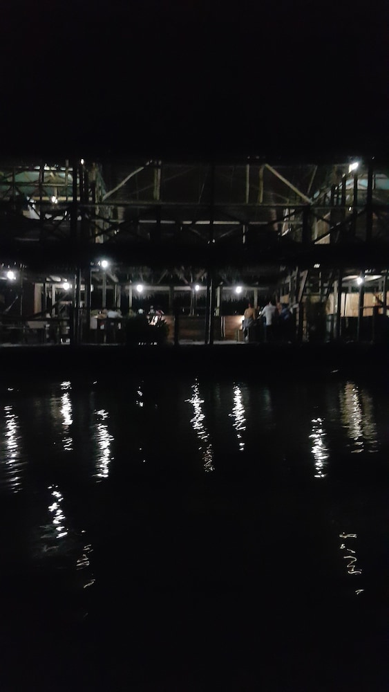 Kurupira Cabin Floating