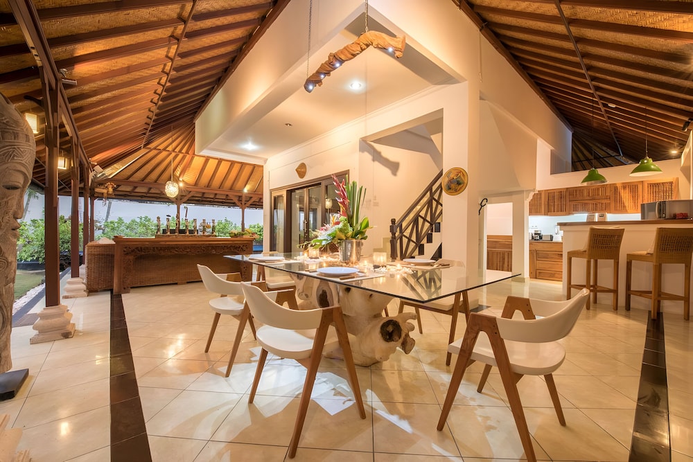 Villa Panda Seminyak Next to KU DE TA