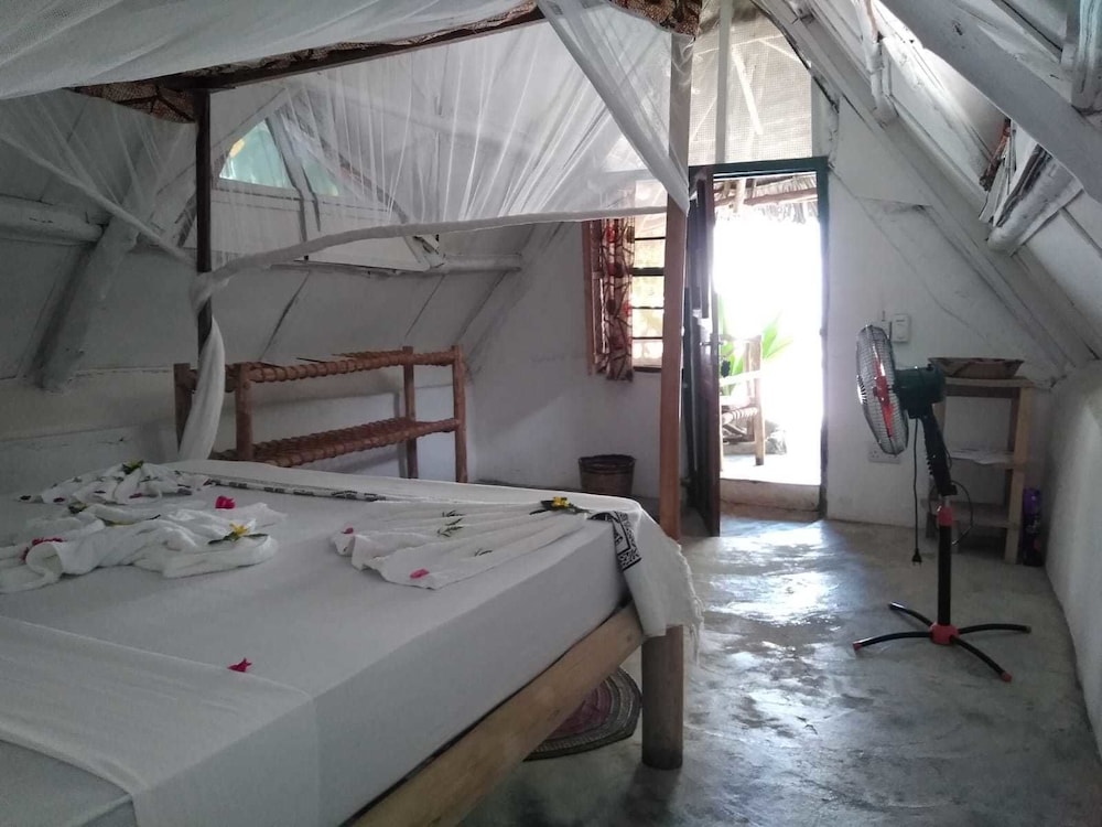 Bahari Pizza Restaurant and Bungalows view 5