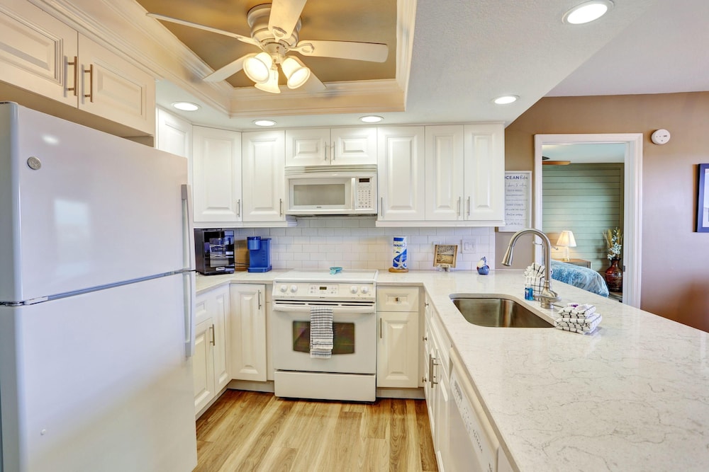 Bayshore Yacht & Tennis 806
