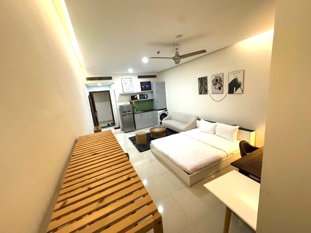 Diamond Suite Golden King