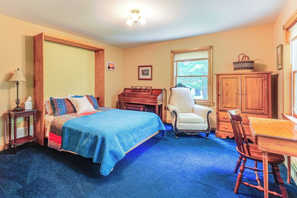 Peaceful Countryside Retreat w/ Yard in Frenchtown
