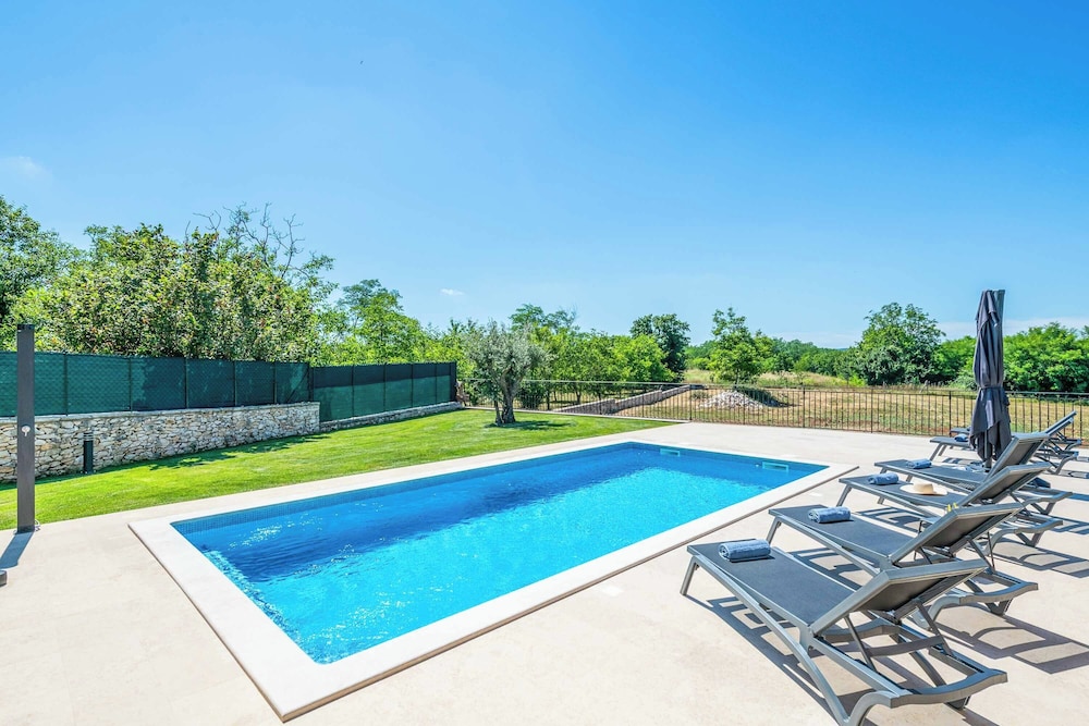 Villa Rosewood
