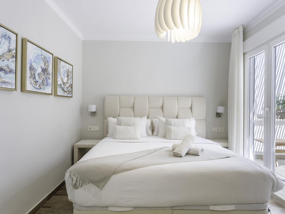 Sitges Centre Mediterranean House 5 Bedroom