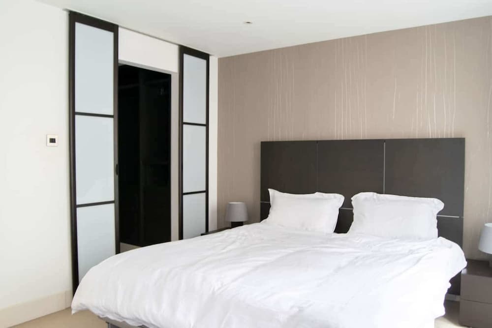 Modern 2 Bedroom With Balcony Near Oxford Street
