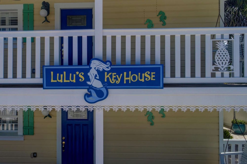 Lulu's Key House Leatherback 2/2 Downstairs view 4