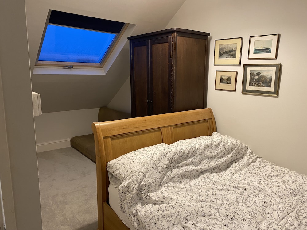 Stunning 1-bed Studio in Windsor view 2