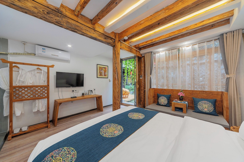 Yiyuan Snow Mountain View Historical Naxi House - Lijiang Old Town Mufu branch