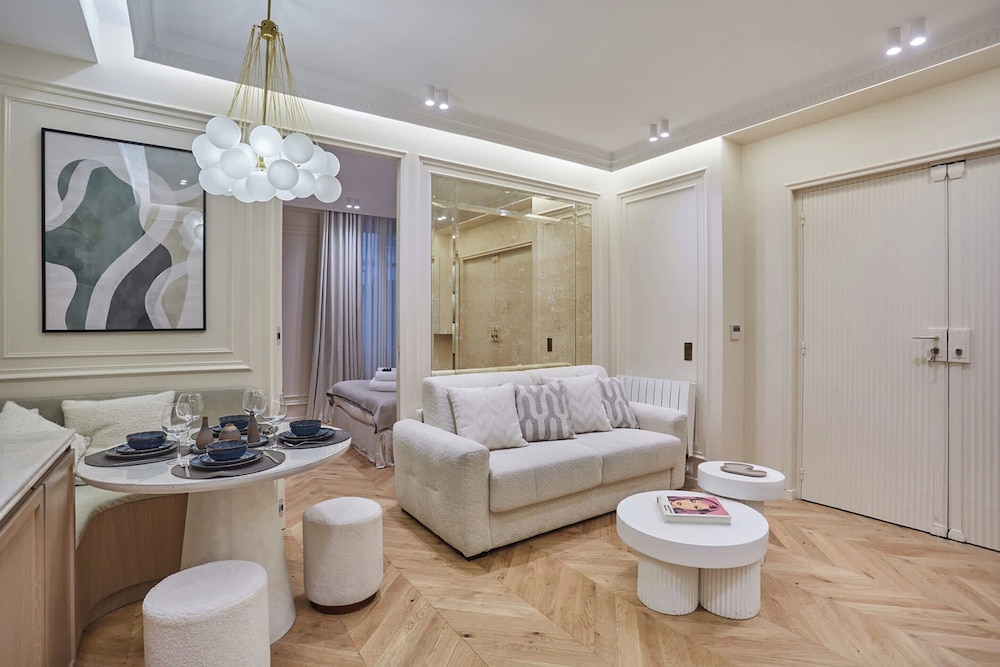 New/suite Air-conditioned Opera/louvre/ 2 Bedrooms