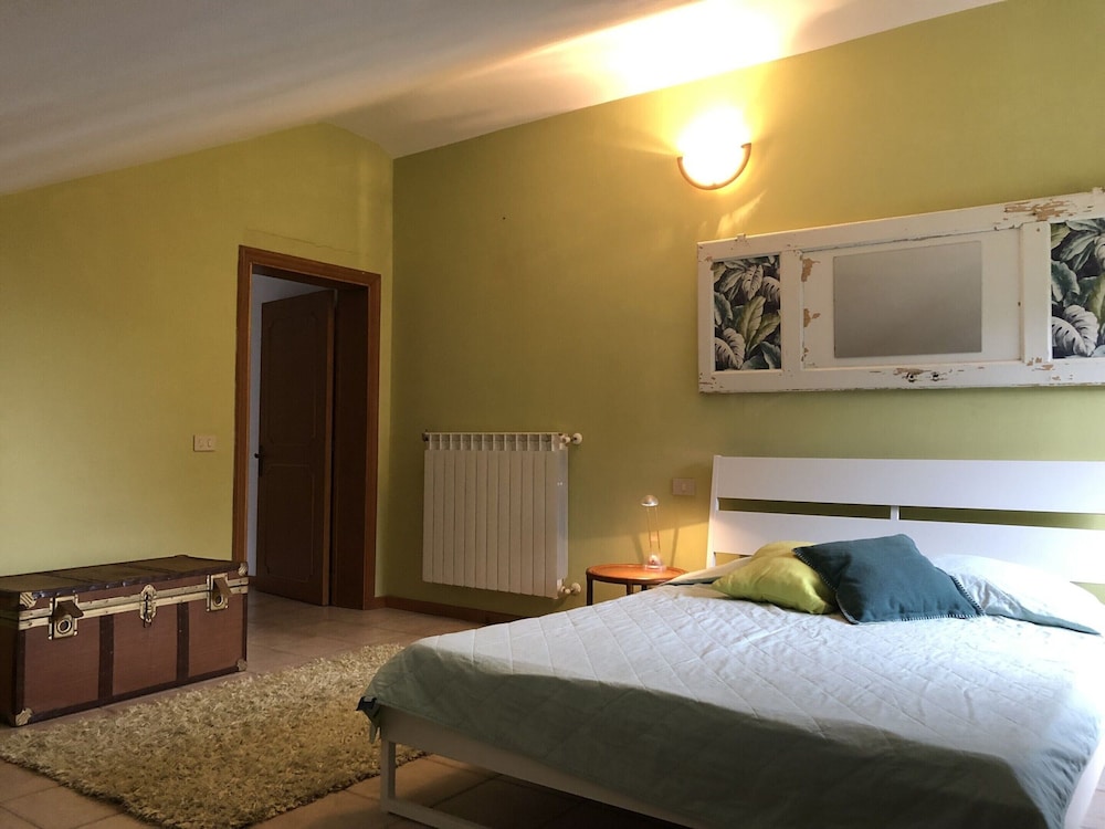 Modern Poolside Home in Pescia photo 4