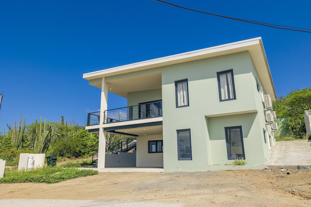 Modern NEW 2br1ba Nature Escape Great Location