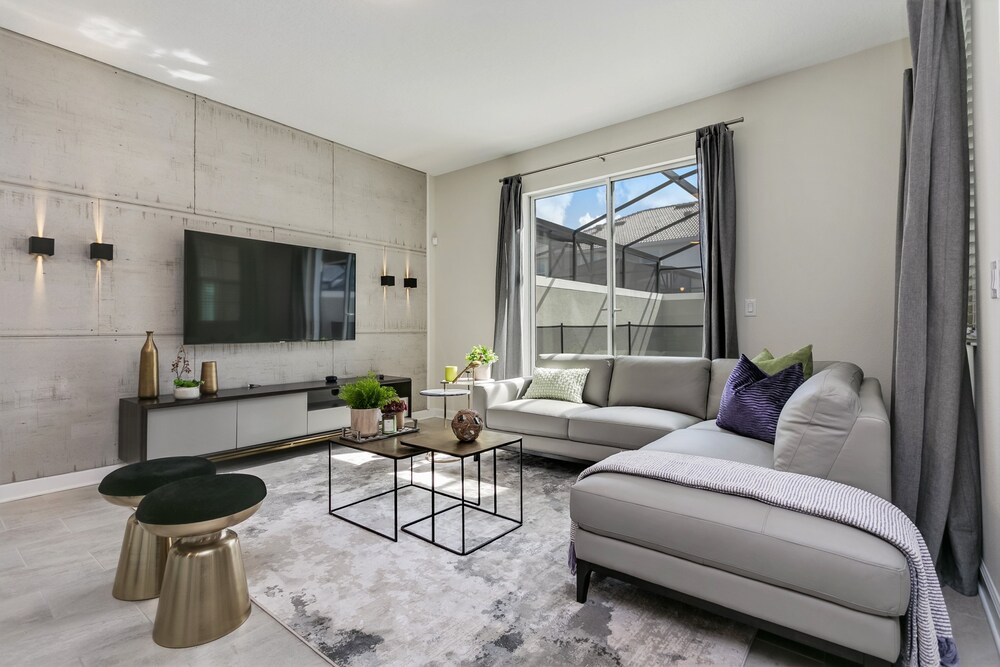 4bed 3Ba Storey Lake Home w. Pool view 2