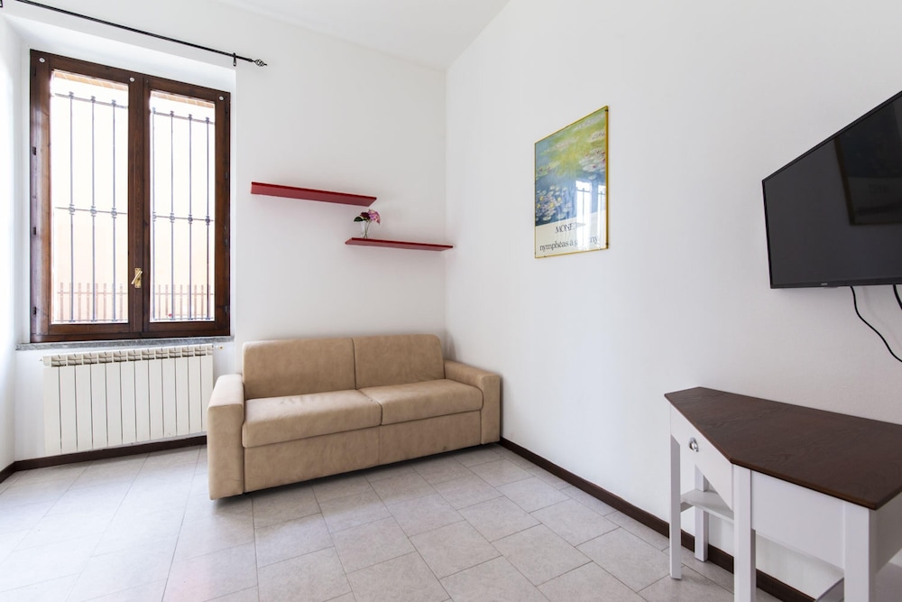 Erba 6 in Baranzate With 1 Bedrooms and 1 Bathrooms view 3
