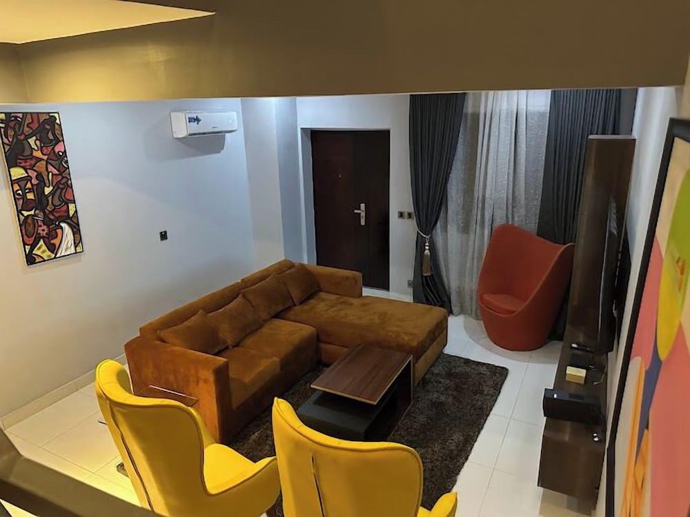 House 919 Suites And Apartments