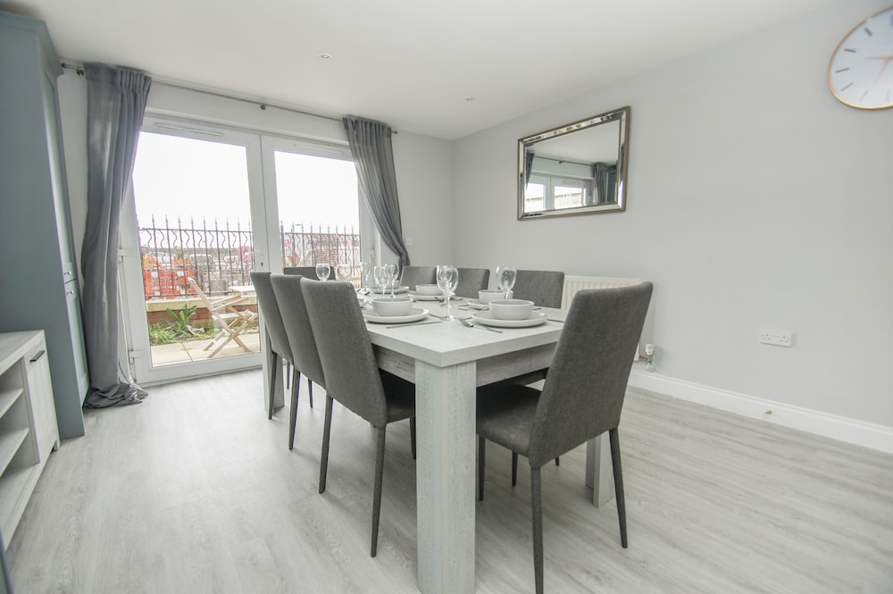 Marina Apartment Parking by Brighton Holiday Lets