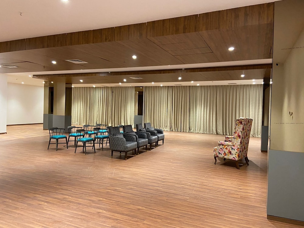 Click Hotel LH Seven Morbi - Property Image 15