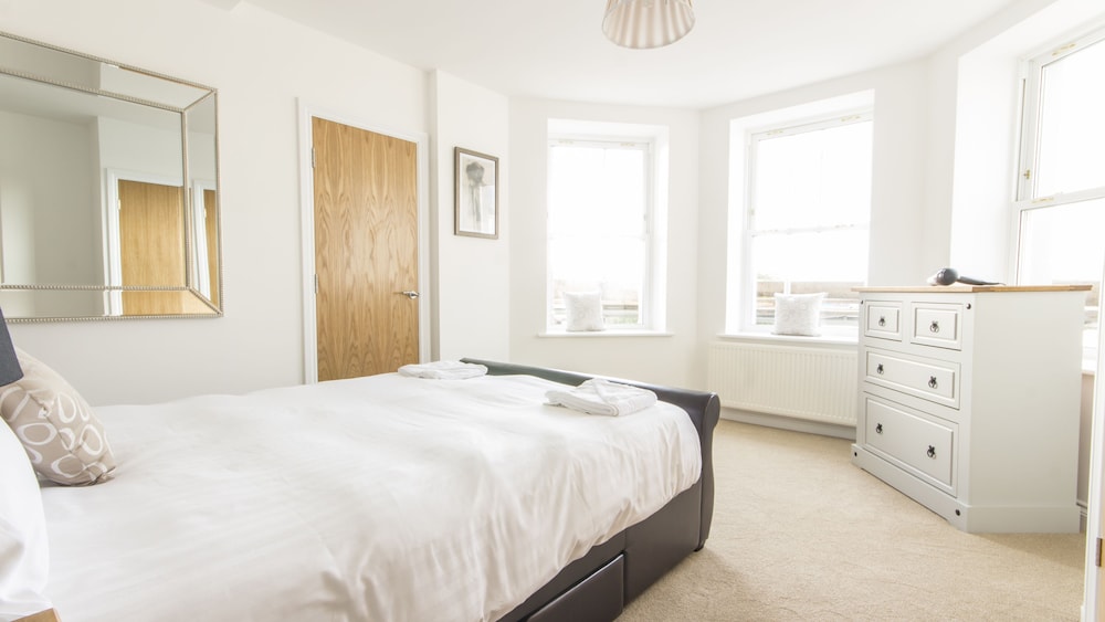 1 Bed- Captain's Quarters by Pureserviced view 5