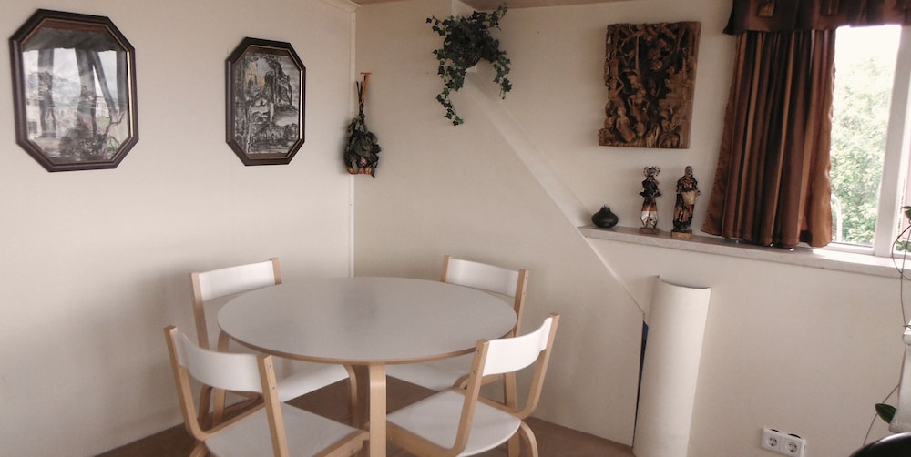 Three Sisters Studio Apartments