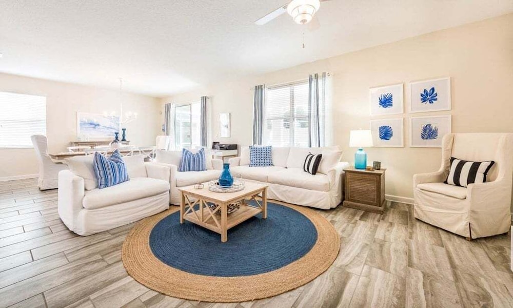 Spacious 5 Bed Pool Home With Game Room 5 Bedroom Home