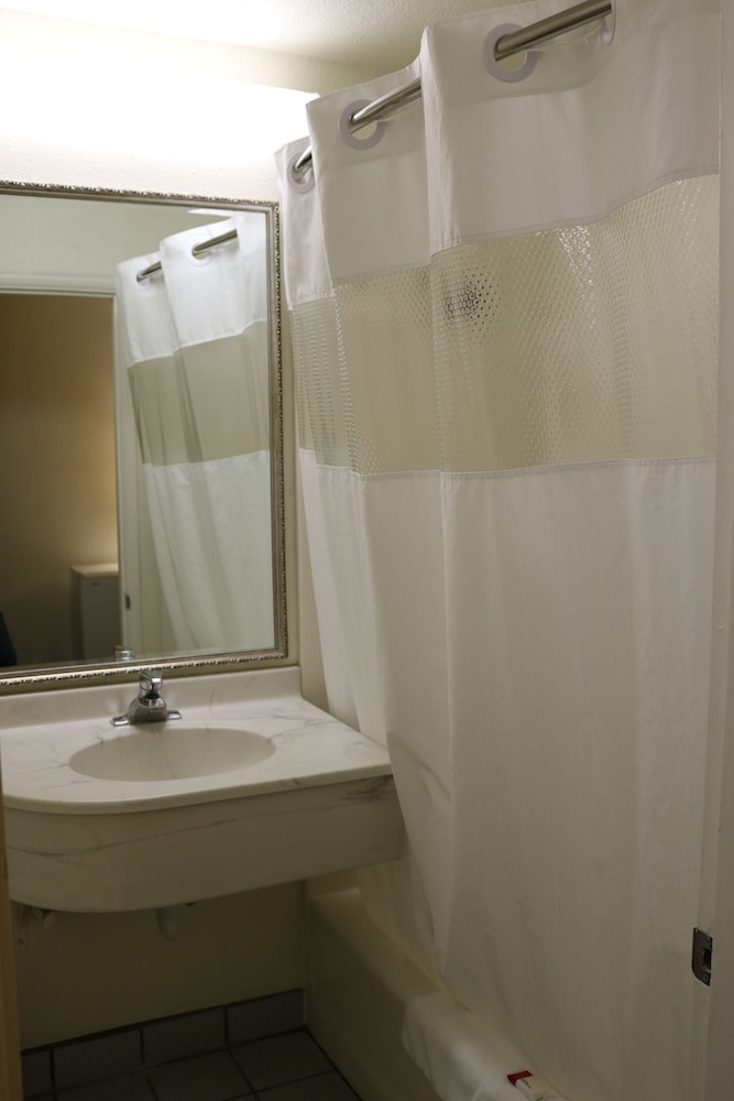 Pendleton Vacations - Travelodge by Wyndham Pendleton OR - Property Image 11