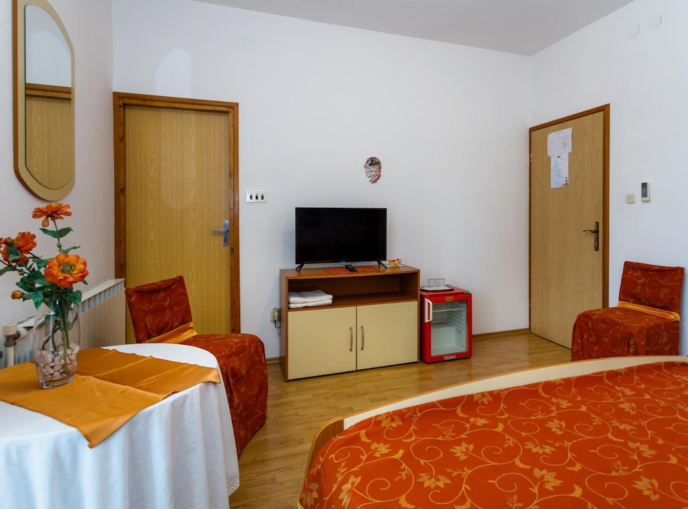 Sunny and Sleek Krk Rooms With Balcony
