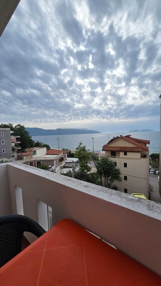Tirent Apartment - Your Beach Home in Vlorë