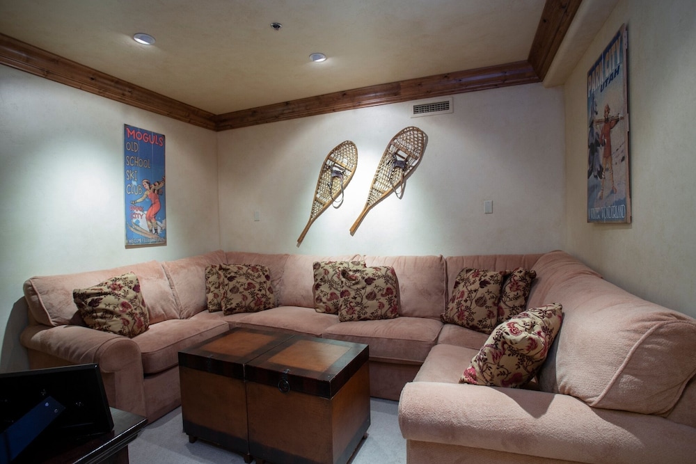 Grand Lodge - 3 Bedroom Deluxe #308 - Ski-in/out 3 Condo