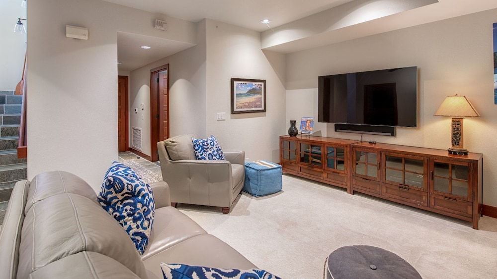 Spacious Townhome - Stunning Golf Course Views - Pool & Fitness- Vrkcv