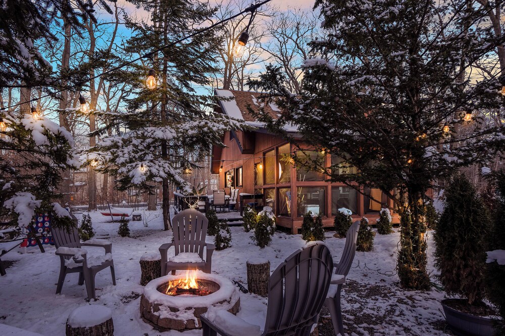 Private Hot Tub & Game Room: Pocono Family Cabin! view 5