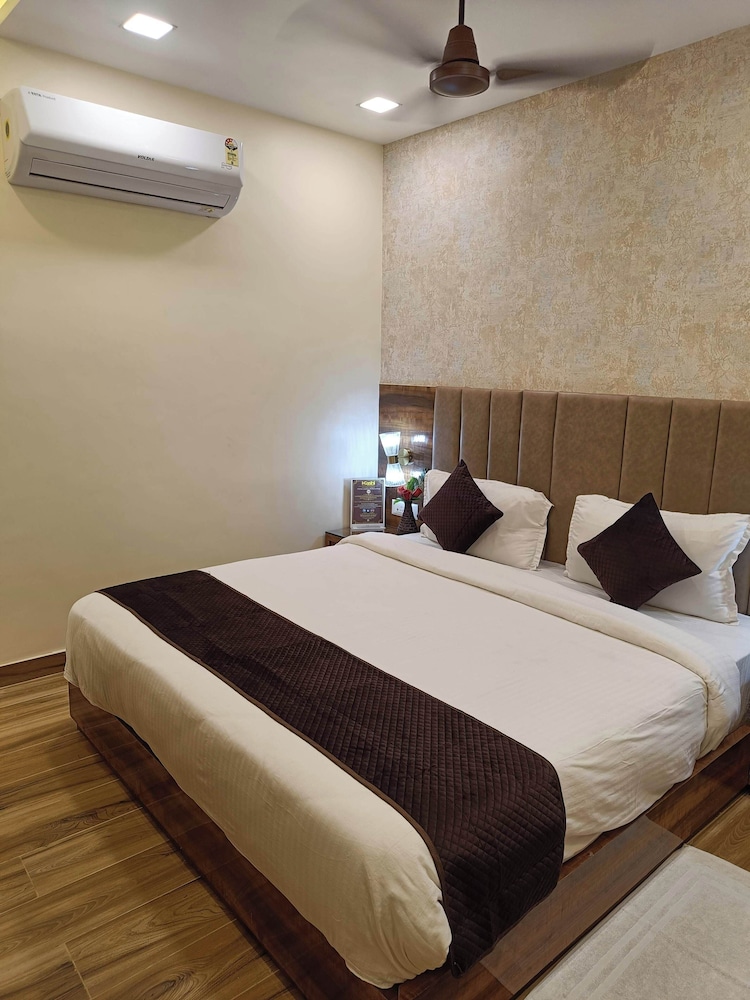 THE KASHI RESIDENCY