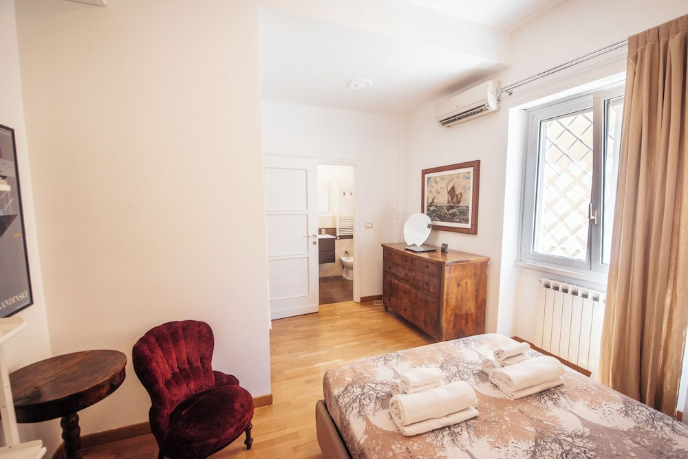 Green Hill Apartment