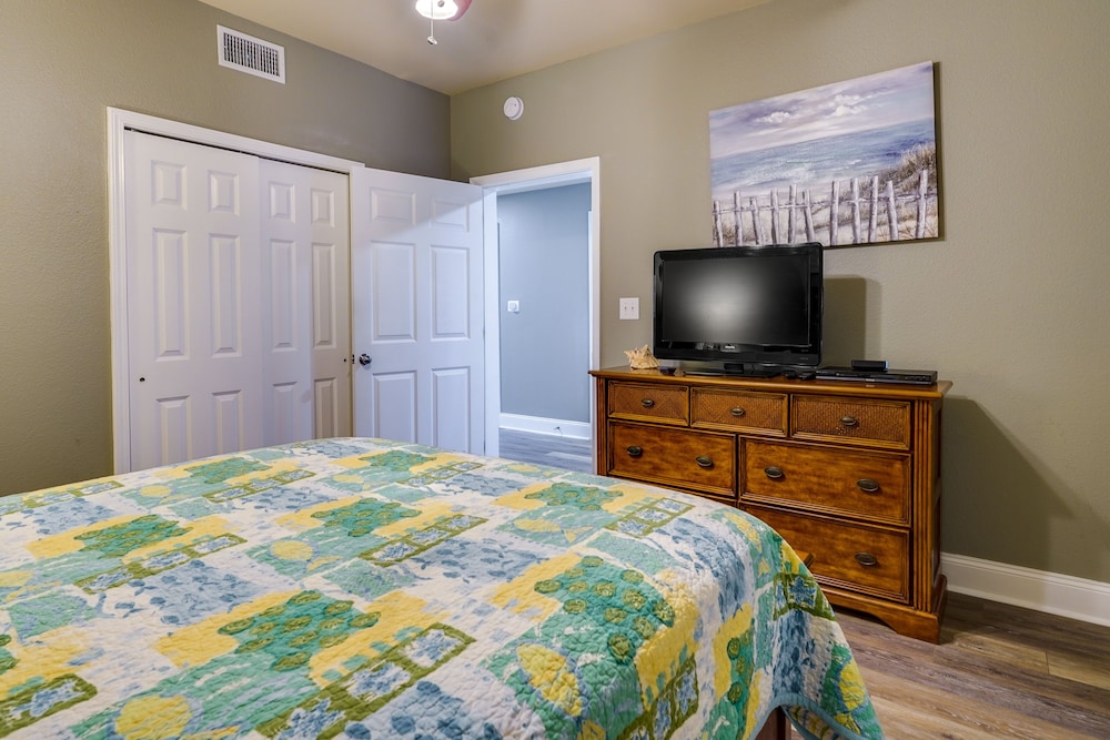 PCB Vacation Rental w/ Balcony & Beach Access!
