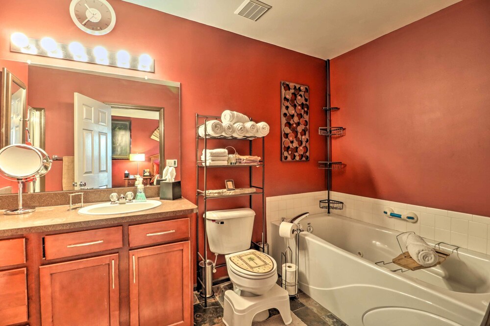 Urban Escape w/ Patio - 2 Mi to Downtown Detroit!