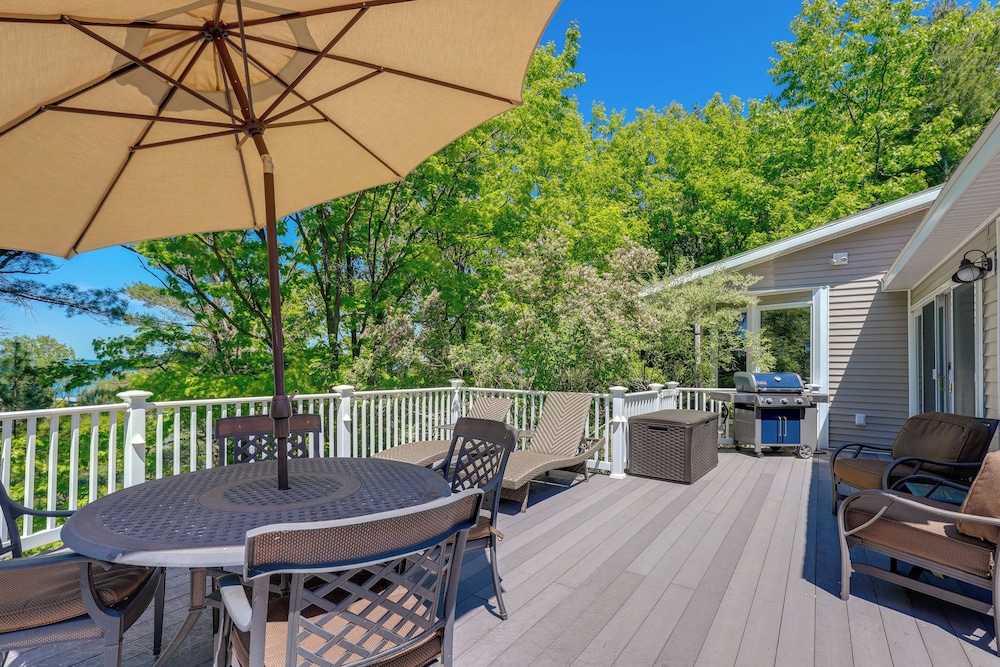 Mears Vacation Rental - Walk to Lake Michigan!