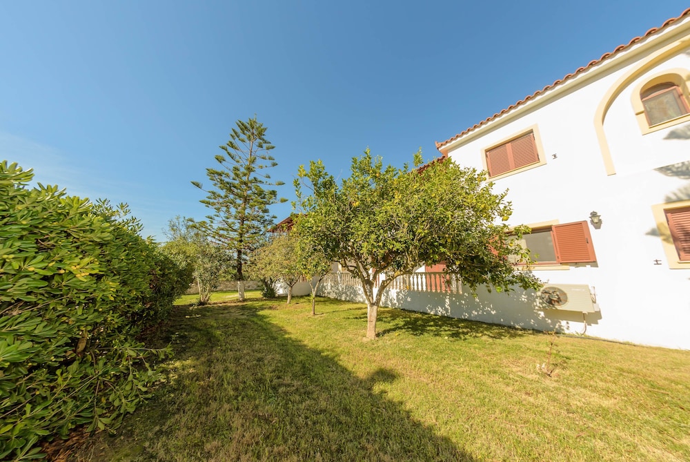 Kiki Studios & Apartments