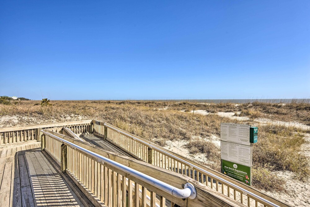 Access to Folly Field Beach & Pools: Coastal Condo